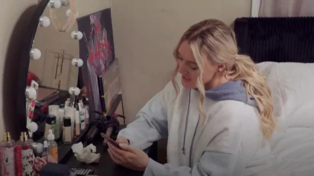 Sudadera con capucha de forro polar con bloques de color Shein usada por Stevi como se ve en 90 Day Fiancé (S11E01)