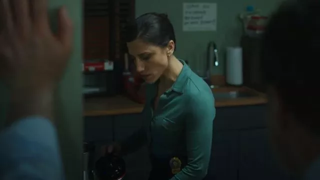 James Perse Sheer Panel Top usado por Claudette Wallace (Kadia Saraf) como se ve en Dexter: Resurrection (S01E04)