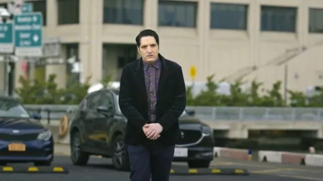 J Crew Vintage Twill Shirt porté par Gareth (David Dastmalchian) comme on le voit dans Dexter : Resurrection (S01E06)