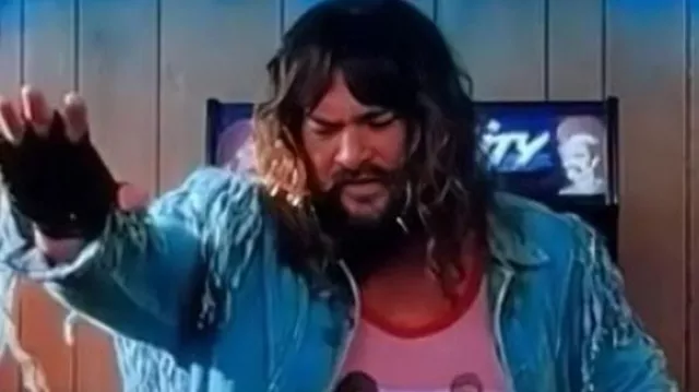 Jason Momoa A Minecraft Movie 2025 Blue Fringe Jacket portée par Garrett (Jason Momoa) comme on le voit dans A Minecraft Movie