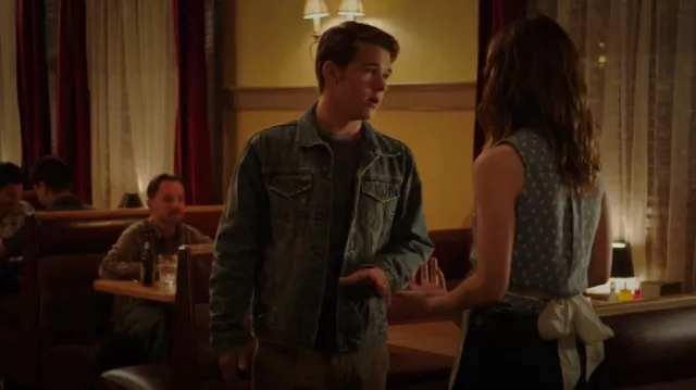 Veste de camionneur Levi’s portée par Connor Lovell (John-Paul Howard) vue à Midnight, Texas (S01E04)