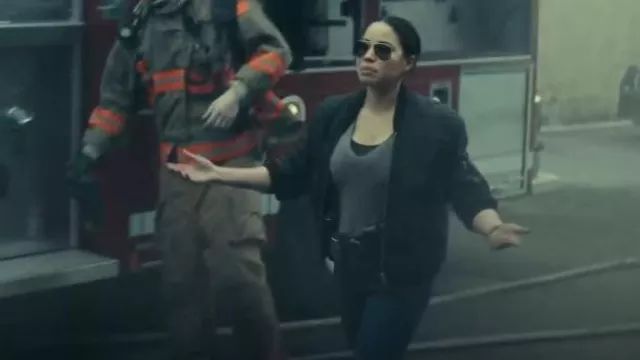 R13 Bomber de doublure remis à neuf porté par Michelle Calderone (Jurnee Smollett-Bell) comme on le voit dans Smoke (S01E01)