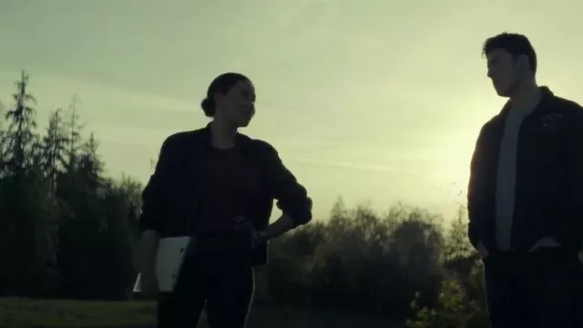 R13 Bomber de doublure remis à neuf porté par Michelle Calderone (Jurnee Smollett-Bell) comme on le voit dans Smoke (S01E03)