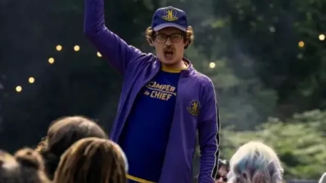 Camiseta morada de Camper in Chief usada por el director Barry Dort (Steve Buscemi) en el miércoles (S02)