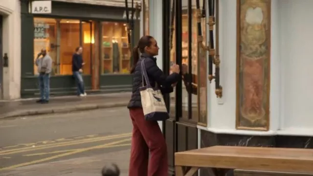Rolla’s Sailor Long Cord porté par Isabel 'Belly' Conklin (Lola Tung) comme on le voit dans L’été où je suis devenue jolie (S03E10)