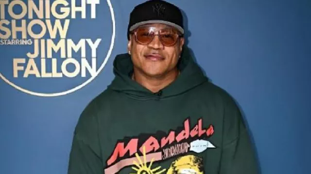 The Tonight Show Sudadera con capucha estampada de Nelson Mandela usada por LL Cool J como se ve en The Tonight Show