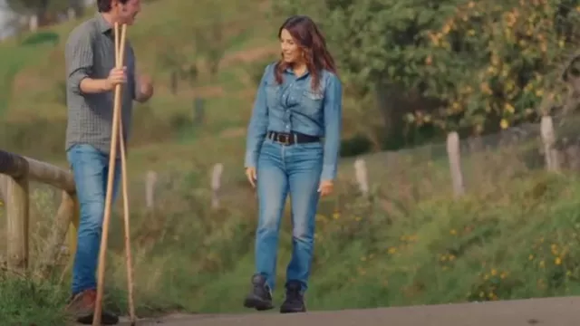Nili Lotan Travis Camisa usada por Eva Longoria como se ve en Eva Longoria: Buscando España (S01E06)