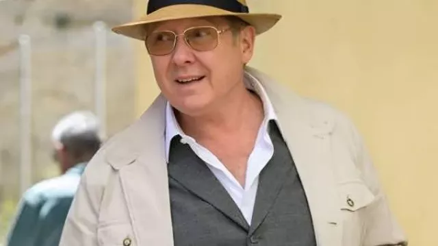 Raymond Reddington The Blacklist S10 Veste blanche portée par Raymond 'Red' Reddington (James Spader) dans The Blacklist (S10)
