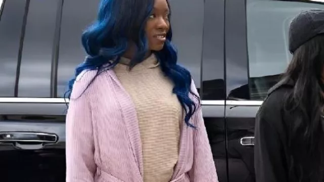 Bata de punto de Beauty in Black usada por Rain (Amber Reign Smith) como se ve en Beauty in Black (S01E03)