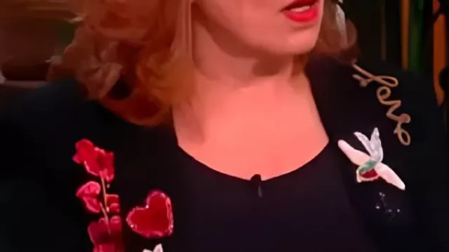 The View Joy Behar Blazer noir brodé porté par Joy Behar dans The View