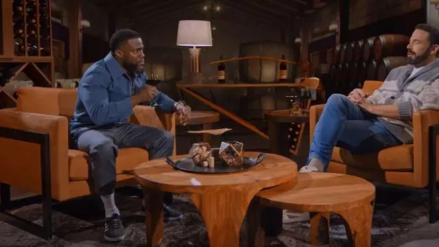 Zapatillas Adaidas Gris y Blanco Gazelle usadas por Kevin Hart como se ve en Hart to Heart (S04E01)