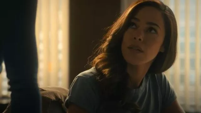 Camiseta de algodón orgánico de manga corta con cuello redondo de All Saints Anna usada por Amber Oliveras (Jessica Camacho) como se ve en Countdown (S01E13)