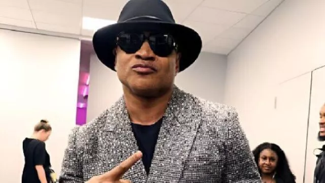 MTV Video Music Awards Grey Blazer worn by LL Cool J in LL Cool J said what he said at the VMAs ????