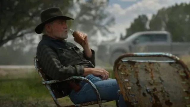 Howler Brothers Quintana Flanelle matelassée portée par Cap Fuller (James Brolin) comme on le voit dans Ransom Canyon (S01E09)