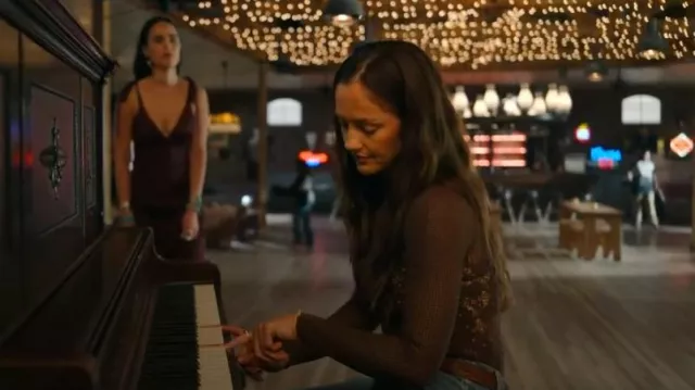 Body en maille à détails en dentelle Wolford porté par Quinn O’Grady (Minka Kelly) comme on le voit dans Ransom Canyon (S01E10)