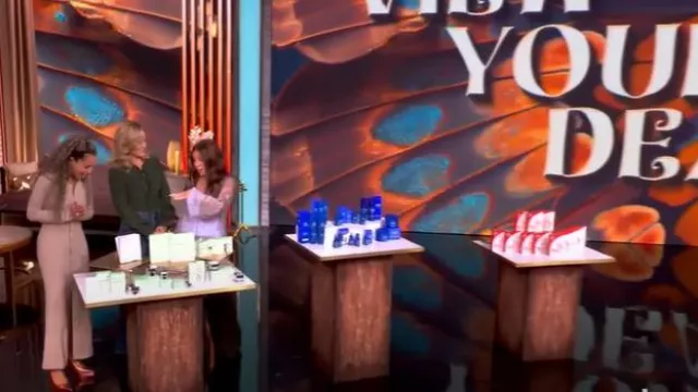 Tom Ford Bomba de tacón cónico laminado 120 usada por Sunny Hostin como se ve en The View el 15 de septiembre de 2025