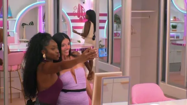 Mini robe en maille froncée Bershka portée par Nicola Gauci Borda-Warr comme on le voit dans Love Island Games (S02E01)
