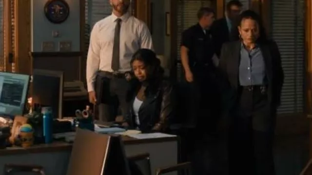 All Saint Elora Cropped Leather Biker Jacket porté par Daphne Forrester (Javicia Leslie) comme on le voit dans High Potential (S02E01)