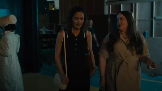 Clare V Saco Midi de Ratán Crema usado por Sylvia (Rose Byrne) como se ve en Platonic (S02E08)