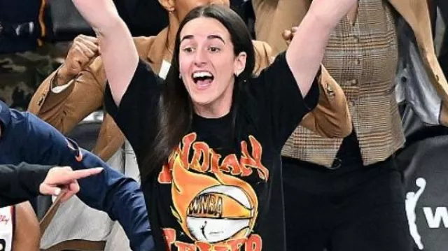 Caitlin Clark WNBA Playoffs Indiana Fever Camiseta negra de Caitlin Clark en ???? Caitlin Clark, Sophie Cunningham antes del juego | Indiana Fever #shorts #short de baloncesto de los playoffs de la WNBA