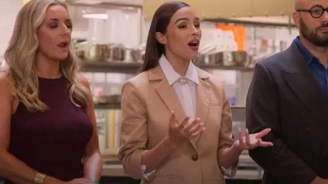 Sandro Blouse en soie blanche portée par Olivia Culpo comme on le voit dans Next Gen Chef (S01E04)