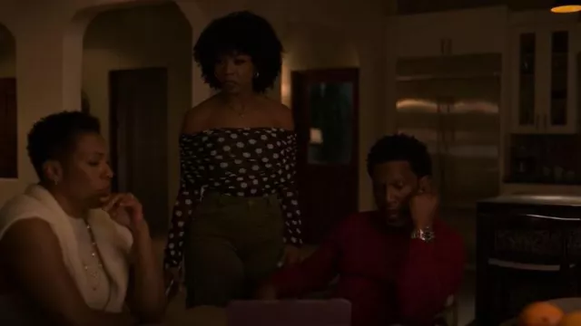 Afrm Maxine Body en Diagonal Dot porté par Monica Wilson (Brandee Evans) comme on le voit dans Reasonable Doubt(S03E02)