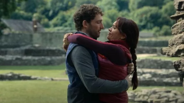 Ice Breaker Merino 200 Thermal Top worn by Cherry (Olivia Cooke) as seen in The Girlfriend (S01E03)