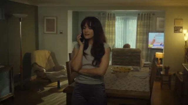 Pantalones acampanados de terciopelo triturado de Adidas usados por Cherry (Olivia Cooke) como se ve en The Girlfriend (S01E03)