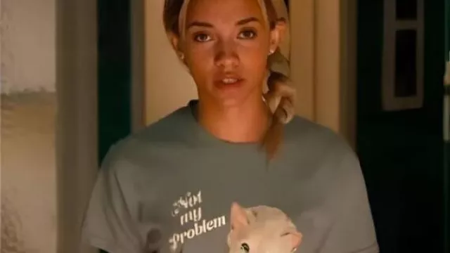 High Potential Not My Problem Cat Tee porté par Ava (Amirah J) comme on le voit dans High Potential (S02E03)