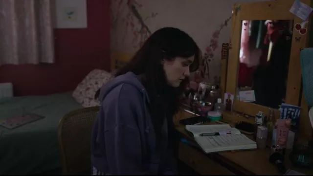 Pantalones de chándal Adidas Adibreak usados por Cherry (Olivia Cooke) como se ve en The Girlfriend (S01E04)
