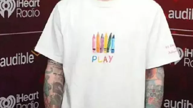 Ed Sheeran worn by Ed Sheeran in Stay in and watch Ed Sheeran perform at Heart Live ????