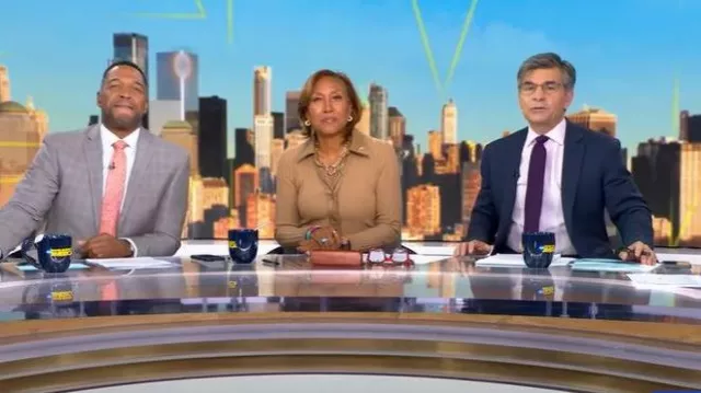 Toccin Camel Robe combinée en tricot côtelé panaché portée par Robin Roberts comme on le voit dans Good Morning America le 23 septembre 2025