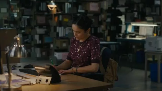 Pull en jacquard Maeve Harmon porté par Martina Castro (Victoria Moroles) comme on le voit dans Ballard (S01E09)