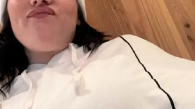 Sudadera con capucha blanca Billie Eilish Hanging Blohsh