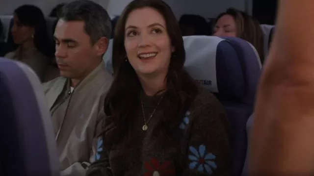 Suéter de cuello redondo floral de anís Rails usado por Becca Frank (Billie Lourd) como se ve en Mid-Century Modern (S01E03)