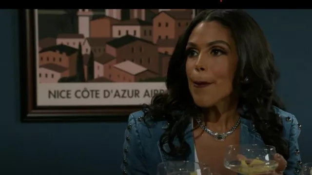 Cadena cubana de declaración de cristal Ettika Deco usada por Dani Dupree (Karla Cheatham Mosley) como se ve en Beyond the Gates (S01E132)
