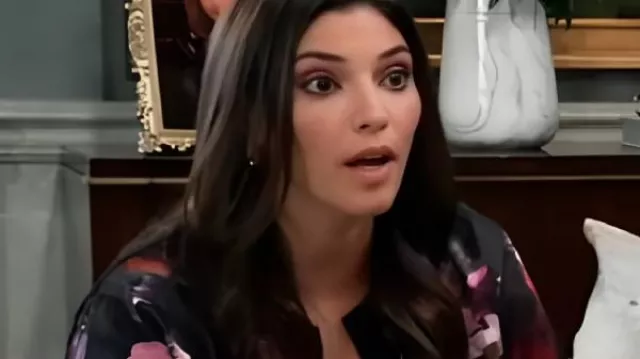General Hospital Amanda Setton Cárdigan floral como se ve en General Hospital