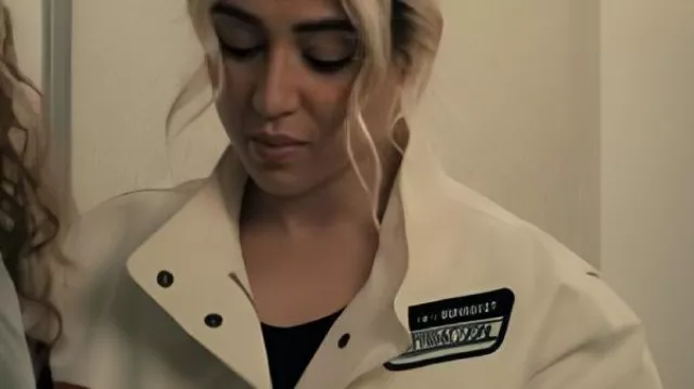 Https://www.stardomjackets.com/product/gen-v-s02-lizze-broadway-printed-jacket/ portée par Emma Meyer / Little Cricket (Lizze Broadway) comme on le voit dans Gen V (S02)