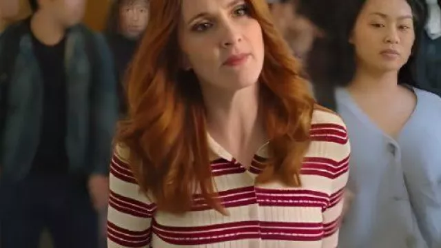 Cardigan à rayures roses et blanches porté par Gwen Sanders (Stephanie Koenig) comme on le voit dans Professeur d’anglais (S01E08)