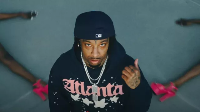 Spider Worldwide Navy & Pink Atlanta Hoodie porté par 21 Savage en Travis Scott - TOPIA TWINS (Official Music Video) ft. Rob49, 21 Sauvage