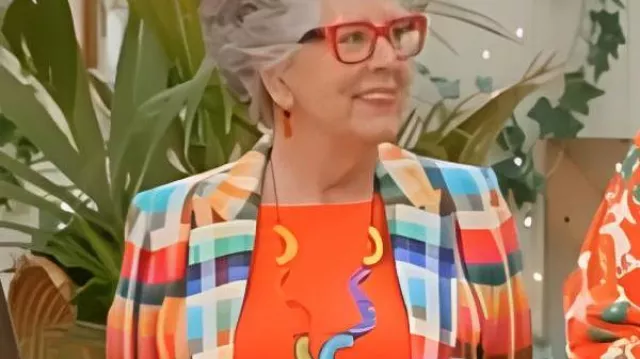 The Great British Bake Off S16 Prue Leith Blazer multicolor usado por Self - Judge (Prue Leith) en The Great British Bake Off