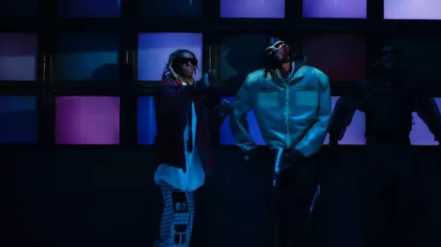 Balenciaga Chemise blanche à manches courtes avec logo dessiné à la main portée par Lil Wayne en 2 Chainz, Lil Wayne, USHER - Transparence