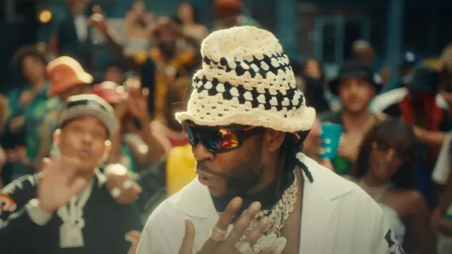 Écharpe Bandana en Nylon Noir Prada portée par 2 Chainz en Yung Bleu, Chris Brown, 2 Chainz - Baddest (Vidéo Officielle)