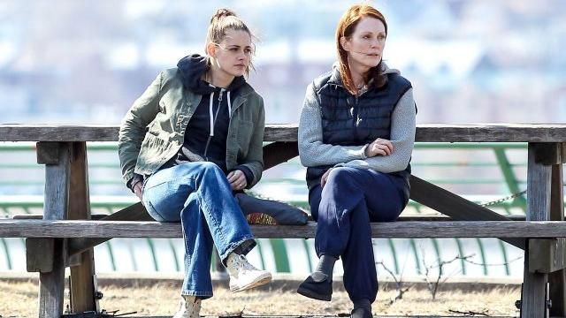 Useful Own In particular Sneakers Converse of Lydia Howland (Kristen Stewart) in the movie Still  Alice | Spotern
