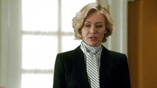 La blouse d'Elizabeth North (Portia de Rossi) dans Scandal S04E22