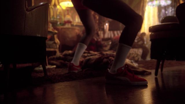 The red shoes Puma Suede Shaolin Fantastic (Shameik Moore) in The Get Down S01E03