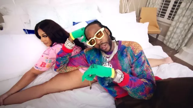 Louis Vuitton Lunettes de soleil Jaune 1.1 Millionnaires portées par 2 Chainz en 2 Chainz - Quarantaine Thick ft. Latto