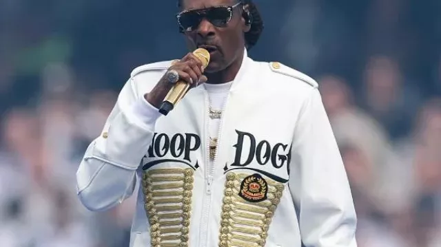 Snoop Dogg AFL Grand Final 2025 White Jacket of Snoop Dogg in Snoop Dogg LIGHTS UP 2025 Toyota AFL Grand Final (Full Performance)
