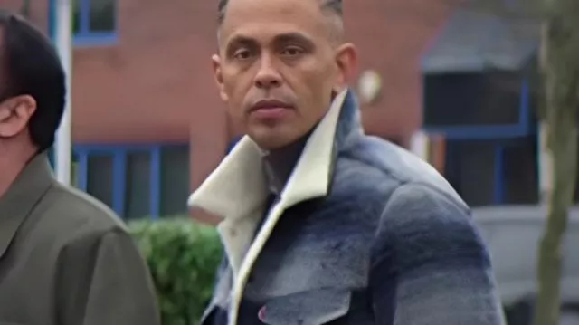 Chaqueta Trucker Gris Brassic S07 de Aaron Heffernan usada por Aaron Heffernan como se ve en Brassic