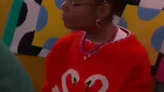 Wizards Beyond Waverly Place S02 Taylor Cora Swan Heart Sweater worn by (TAYLOR, CORA) in Wizards Beyond Waverly Place (S01)